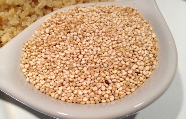 Quinoa Protein → Repairs damage & strengthens hair structure